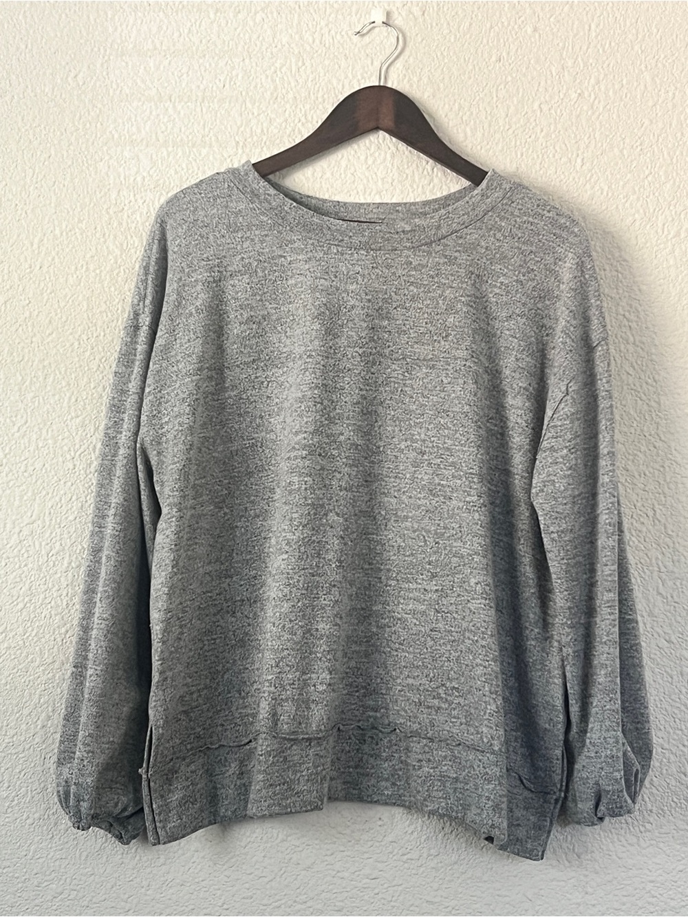 Andrée by Unit Gray Relaxed Pullover Top Size L